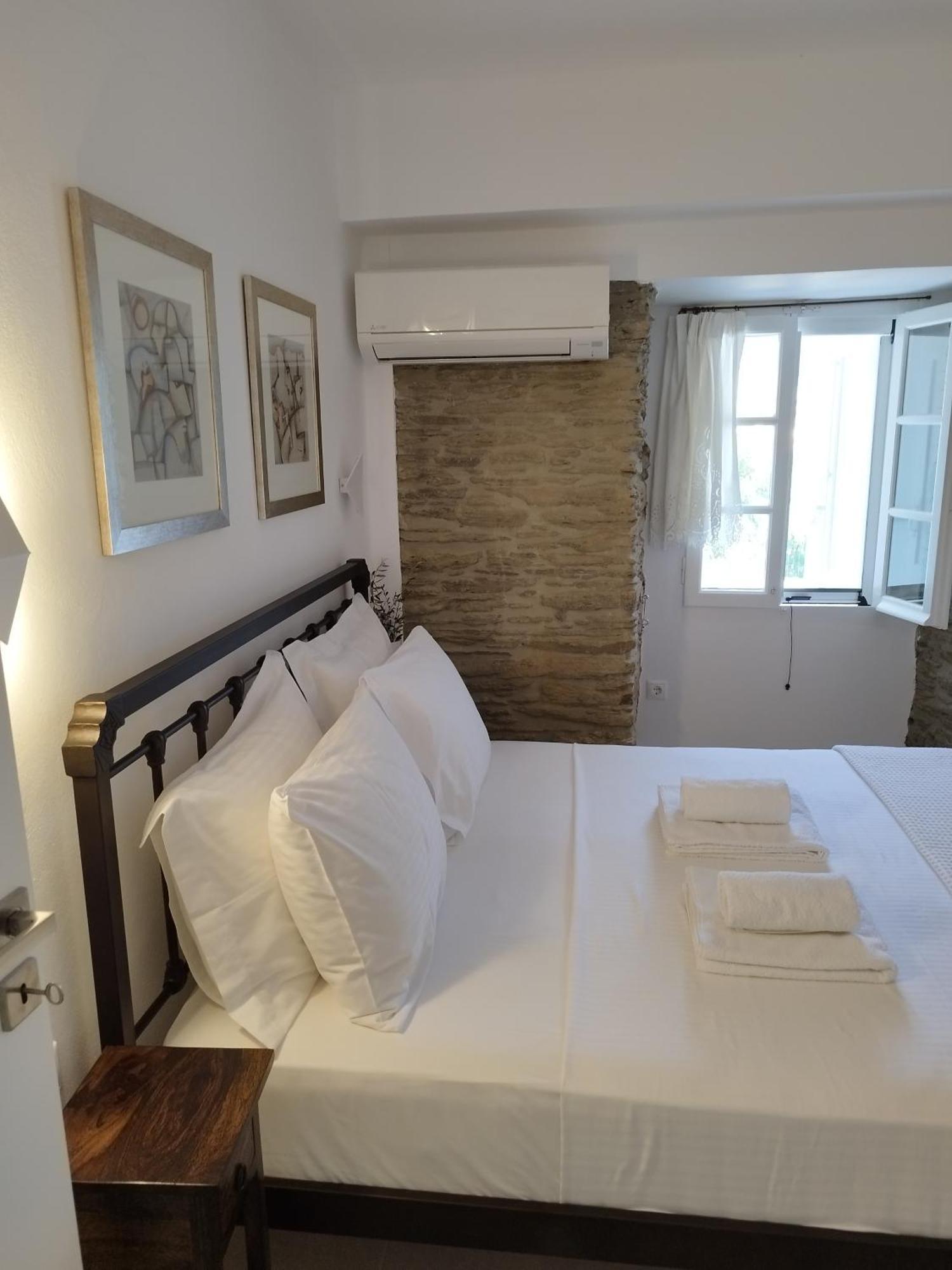 Korina'S Suites Ándros Eksteriør billede