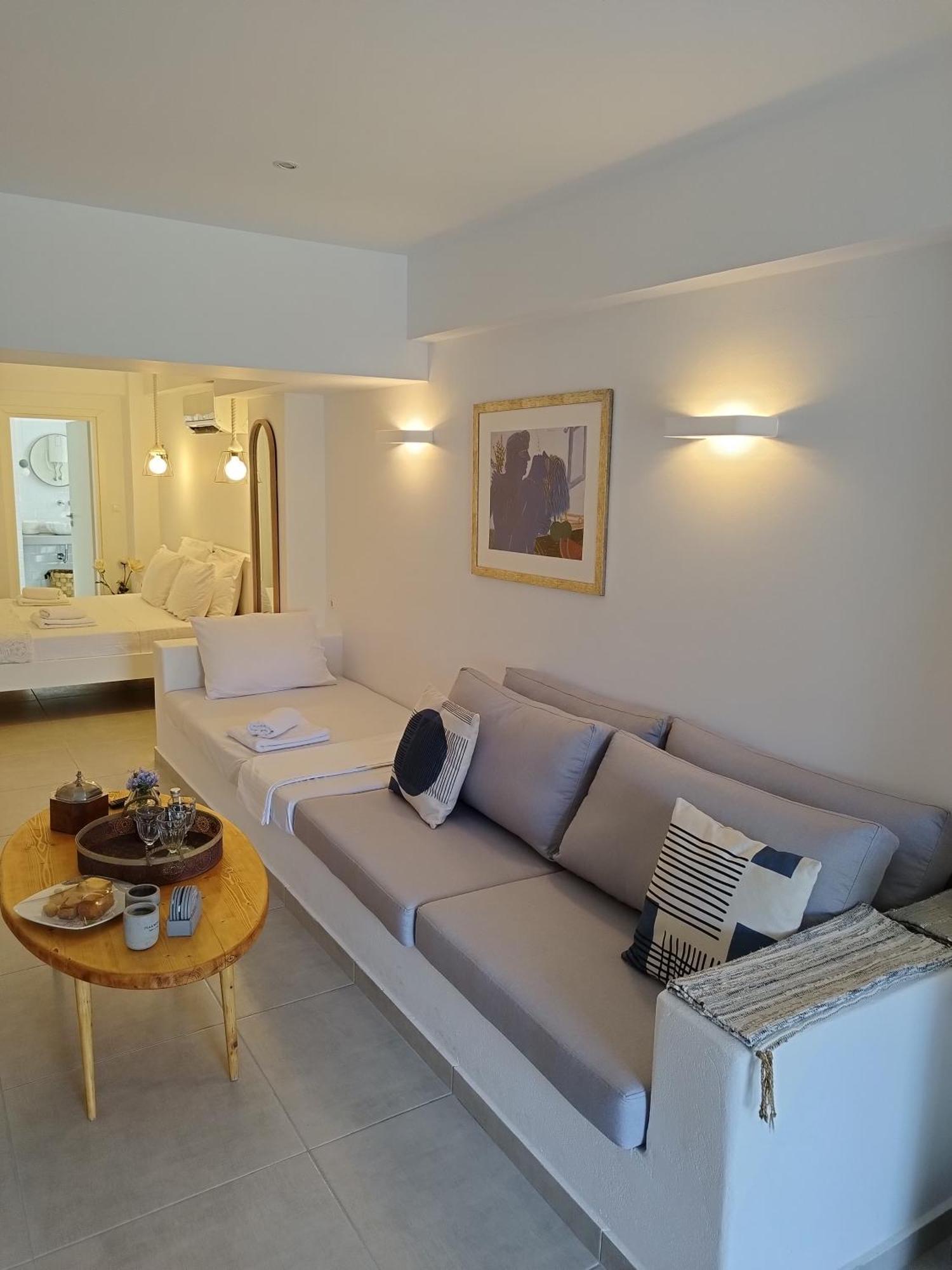 Korina'S Suites Ándros Eksteriør billede