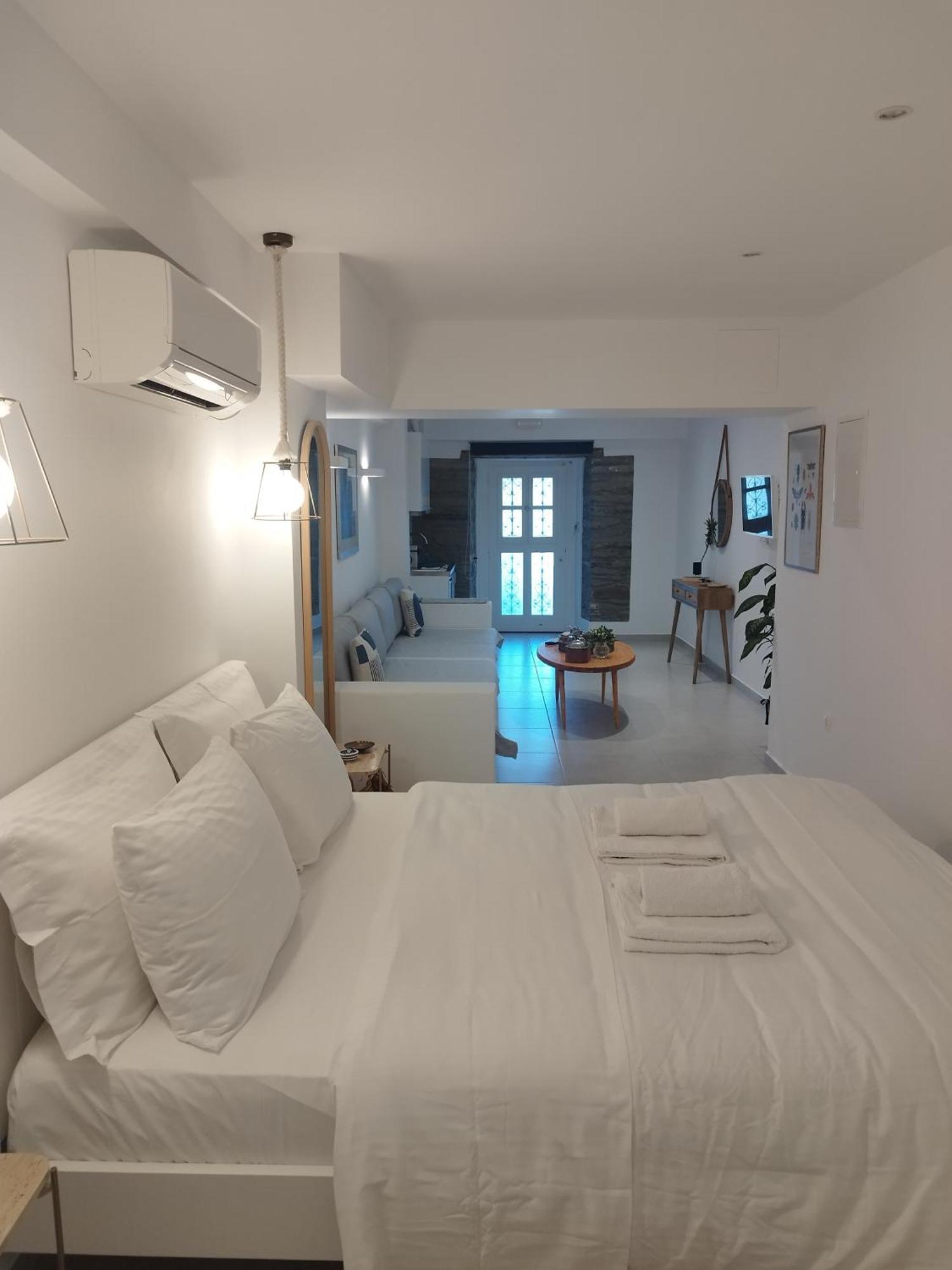 Korina'S Suites Ándros Eksteriør billede